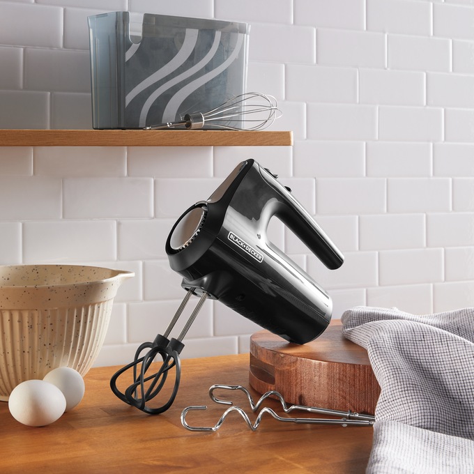 Black & Decker Helix Performance Premium Hand Mixer in Black