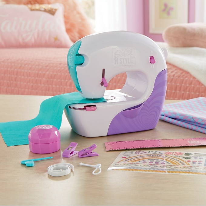 Cool Maker Sew Stylin Fashion Studio Sewing Machine