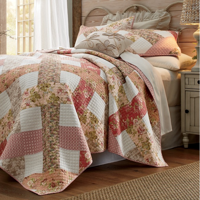 Bunches of Roses Oversized Quilt, , large