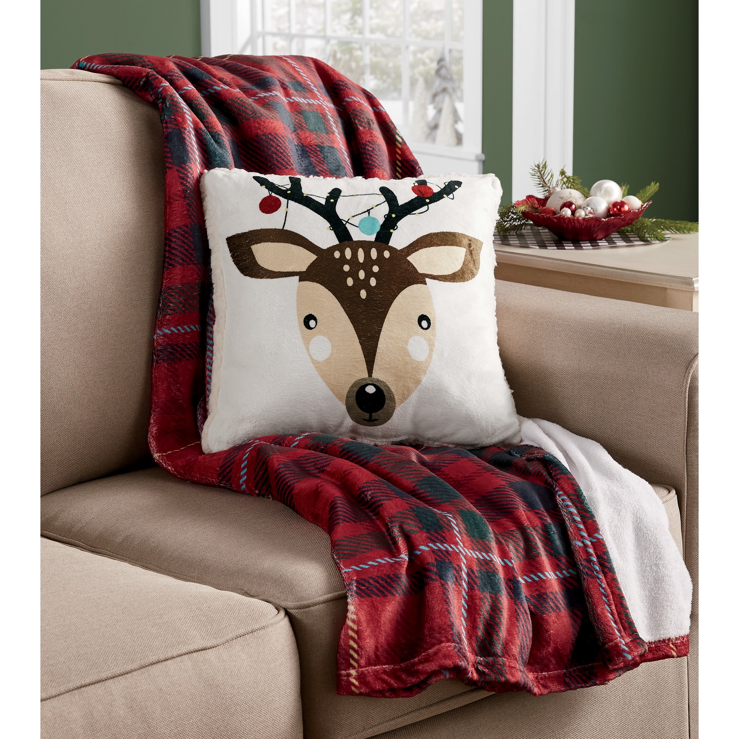 Large christmas throw online pillows