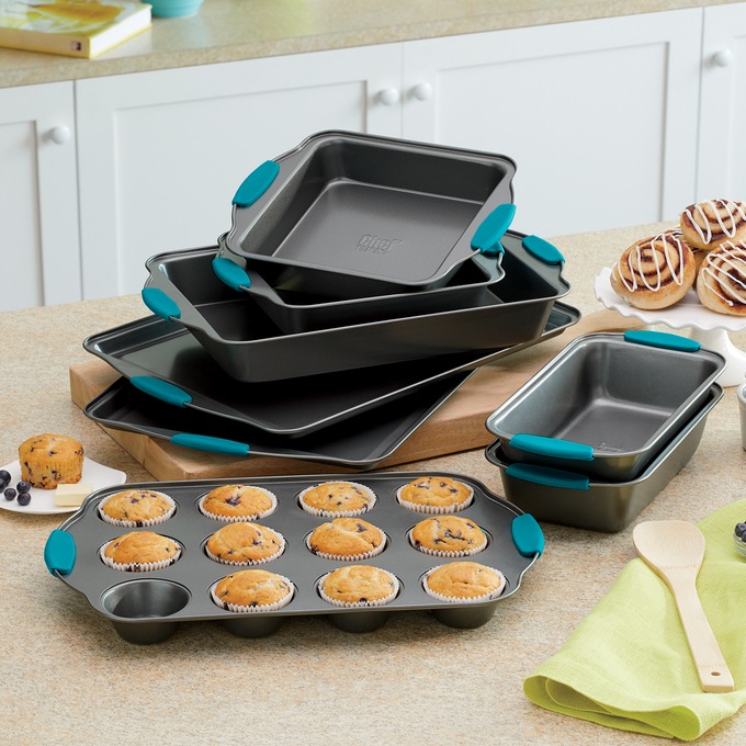 Chef Tested® 8Piece Bakeware Set with Silicone Handles Country Door