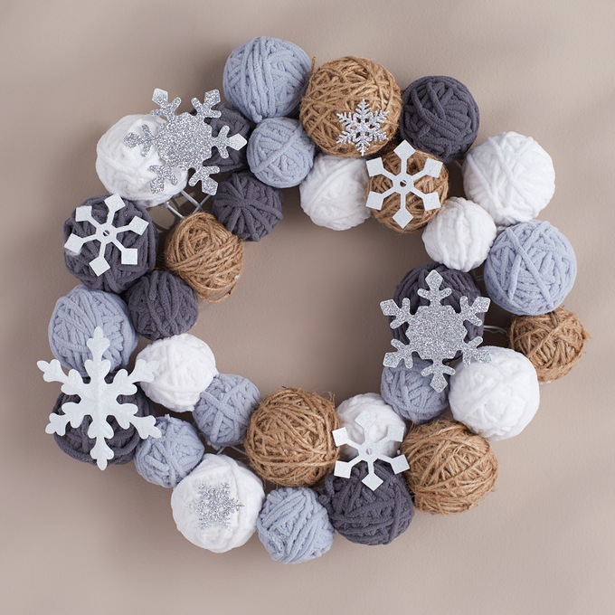Holiday Yarn Ball Wreath and Garland Country Door