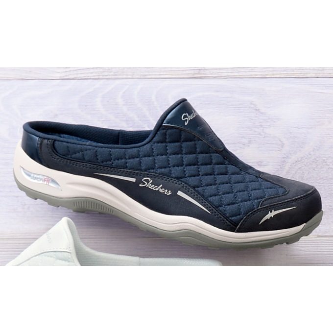 Skechers Women s Arch Fit Commute Quilted Mule Country Door