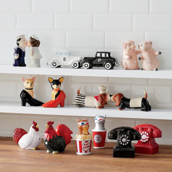 Salt and pepper shop shaker display shelf