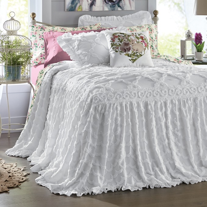 white chenille bedspread with fringe