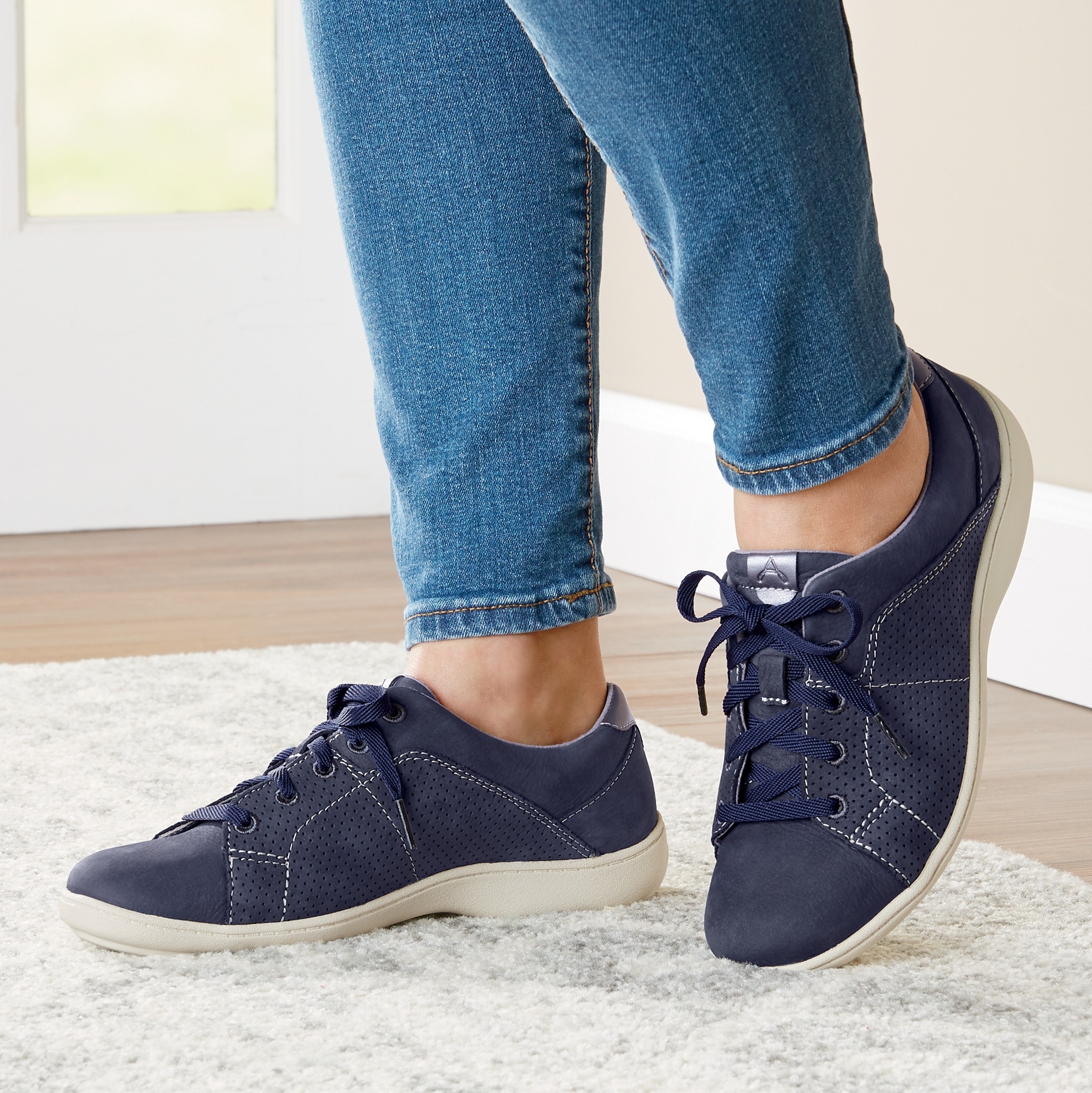 tie up shoe