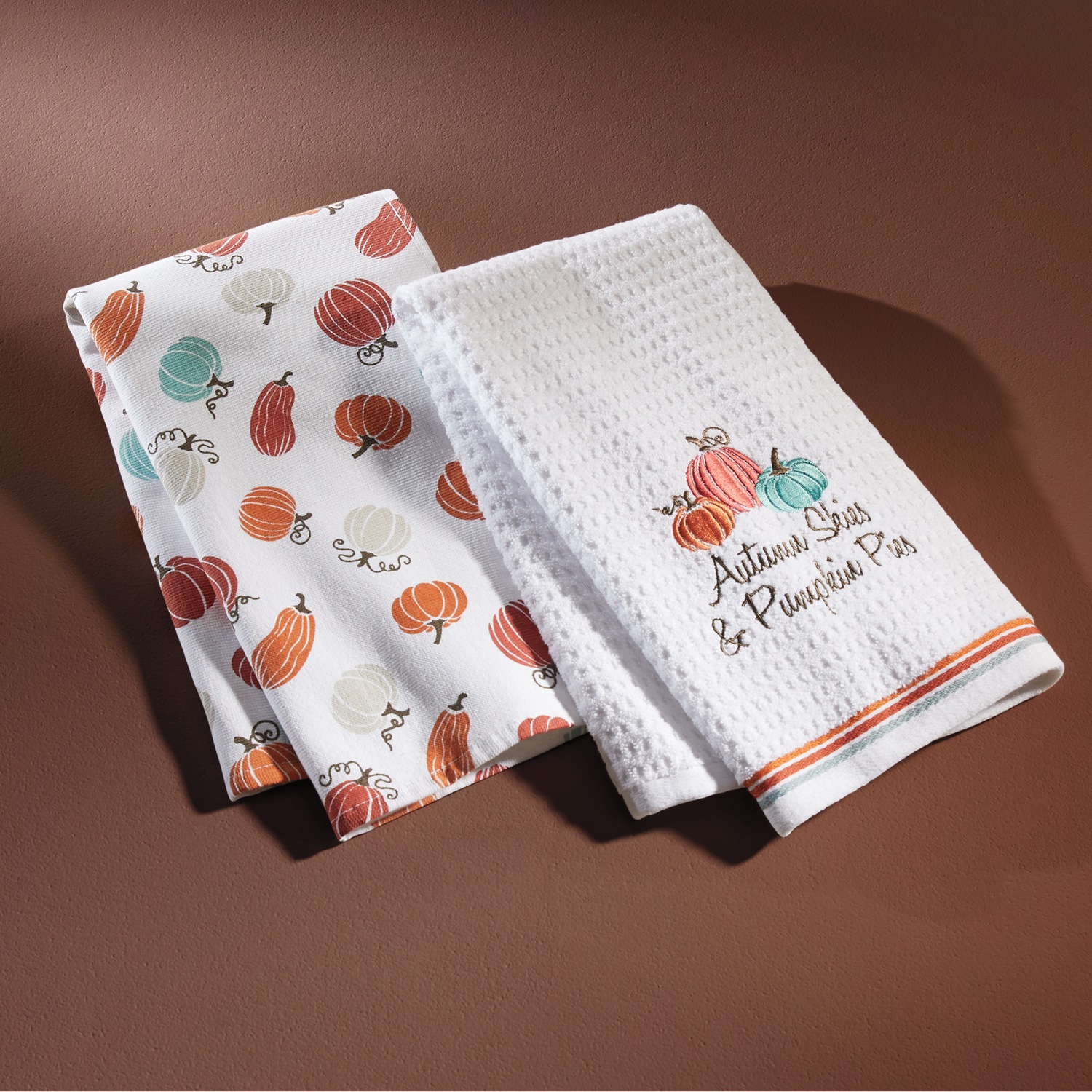 Set of 2 Seasonal Kitchen Towels Country Door