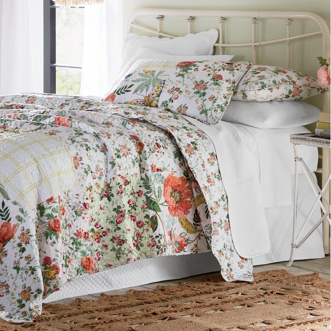 Gardenia Oversized Quilt, , large