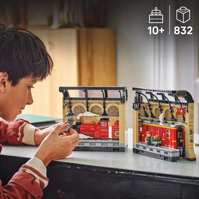 LEGO Harry Potter Book Nook: Hogwarts Express, , large