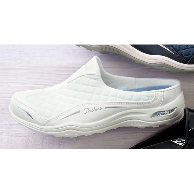 Skechers Women s Arch Fit Commute Quilted Mule