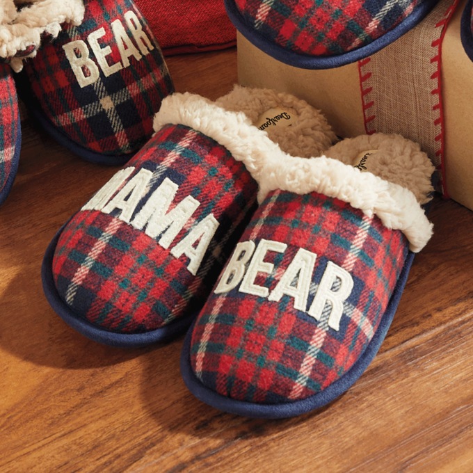 Dearfoams Women s Mama Bear Scuff Country Door