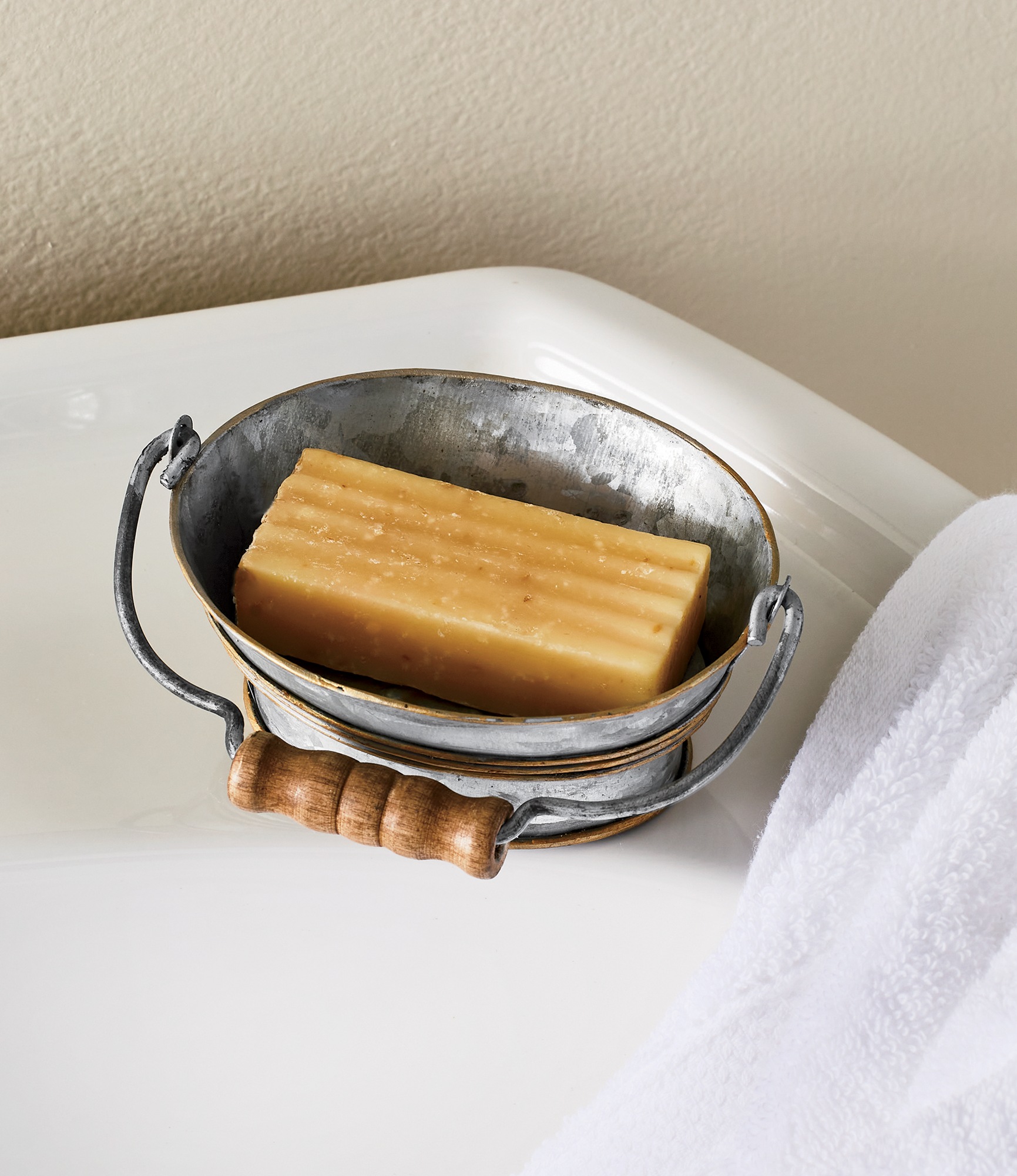 embossed honey bee dishes