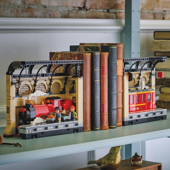 LEGO Harry Potter Book Nook: Hogwarts Express, , large