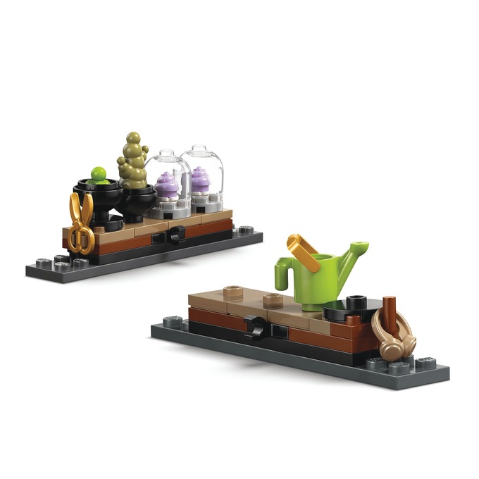 LEGO Harry Potter Hogwarts Castle: Herbology Class, , large